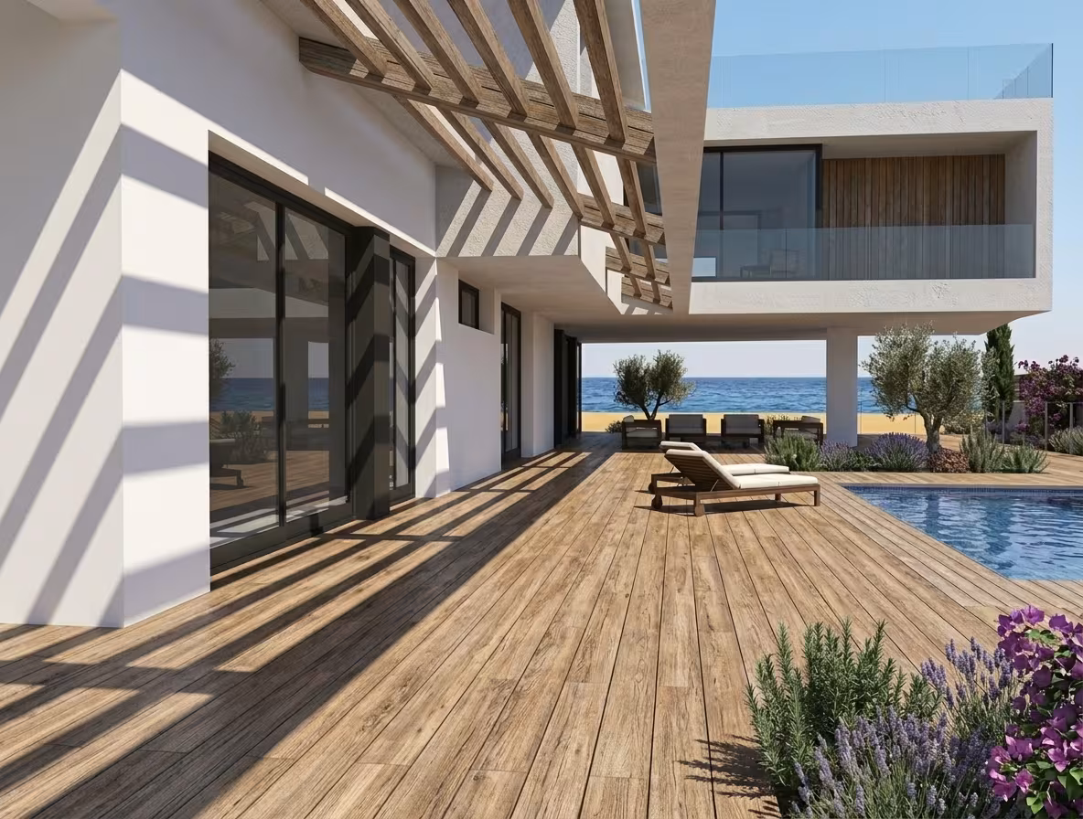 Terraza de madera, pérgola y vistas al mar de una vivienda en S'Agaró